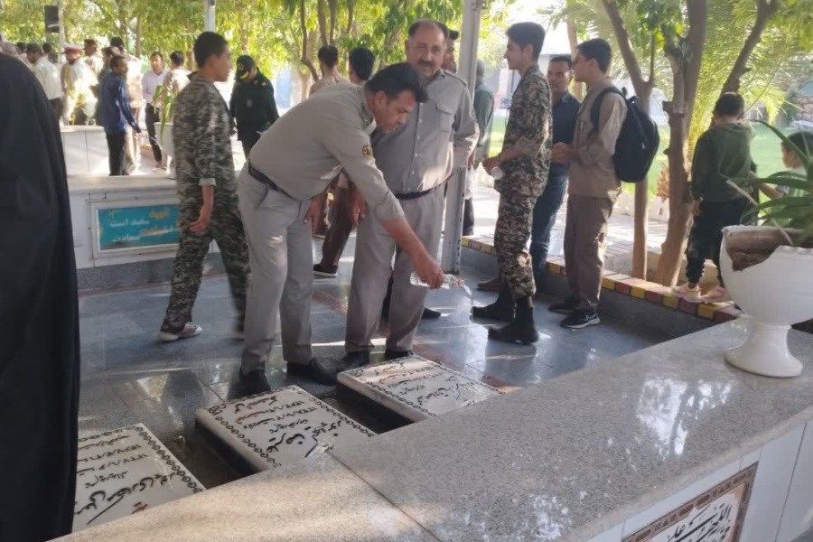 رییس و کارکنان محیط زیست فسا با آرمان های شهیدان دفاع مقدس تجدید میثاق کردند