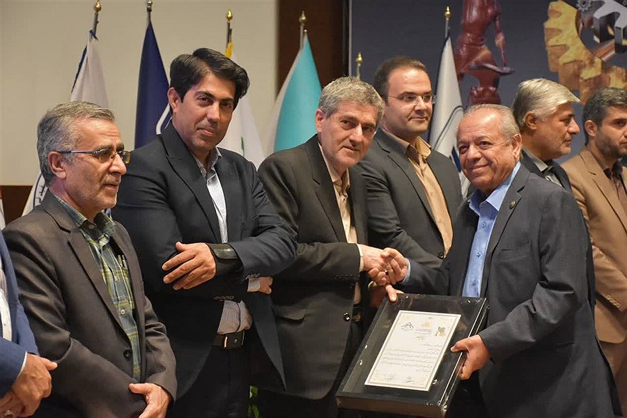 برگزاری آیین تجلیل از صنعتگران و معدن کاران نمونه استان فارس