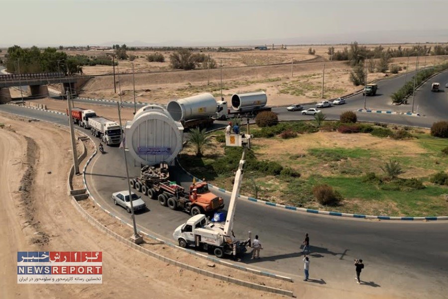 تصویر آغاز نصب نخستین تجهیزات عظیم کارخانه آهن اسفنجی بافق