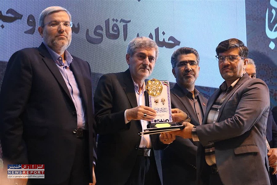 رتبه برتر دانشگاه علوم پزشکی شیراز در شاخص کیفیت ارائه خدمت در میز خدمت حضوری و الکترونیکی کسب شد