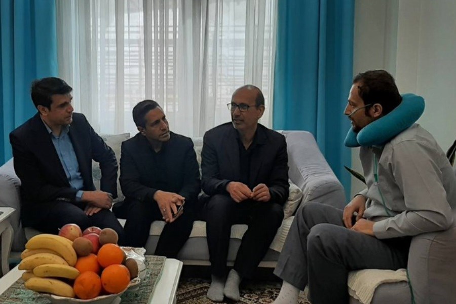 عیادت مشاور وزیر نیرو از جانبازان و مجروحان توزیع برق استان تهران
