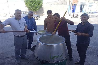 تصویر پخت یک تن و دویست کیلو حلیم نذری در شهر فال