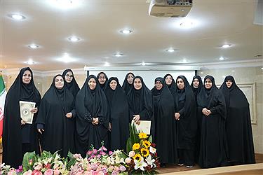 تصویر سفره امام رضا(ع) در پایتخت؛ گردهمایی خادمان آبشار عاطفه‌ها برای رفع محرومیت