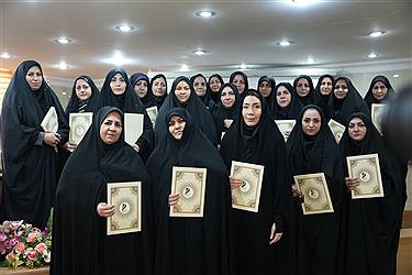 تصویر سفره امام رضا(ع) در پایتخت؛ گردهمایی خادمان آبشار عاطفه‌ها برای رفع محرومیت